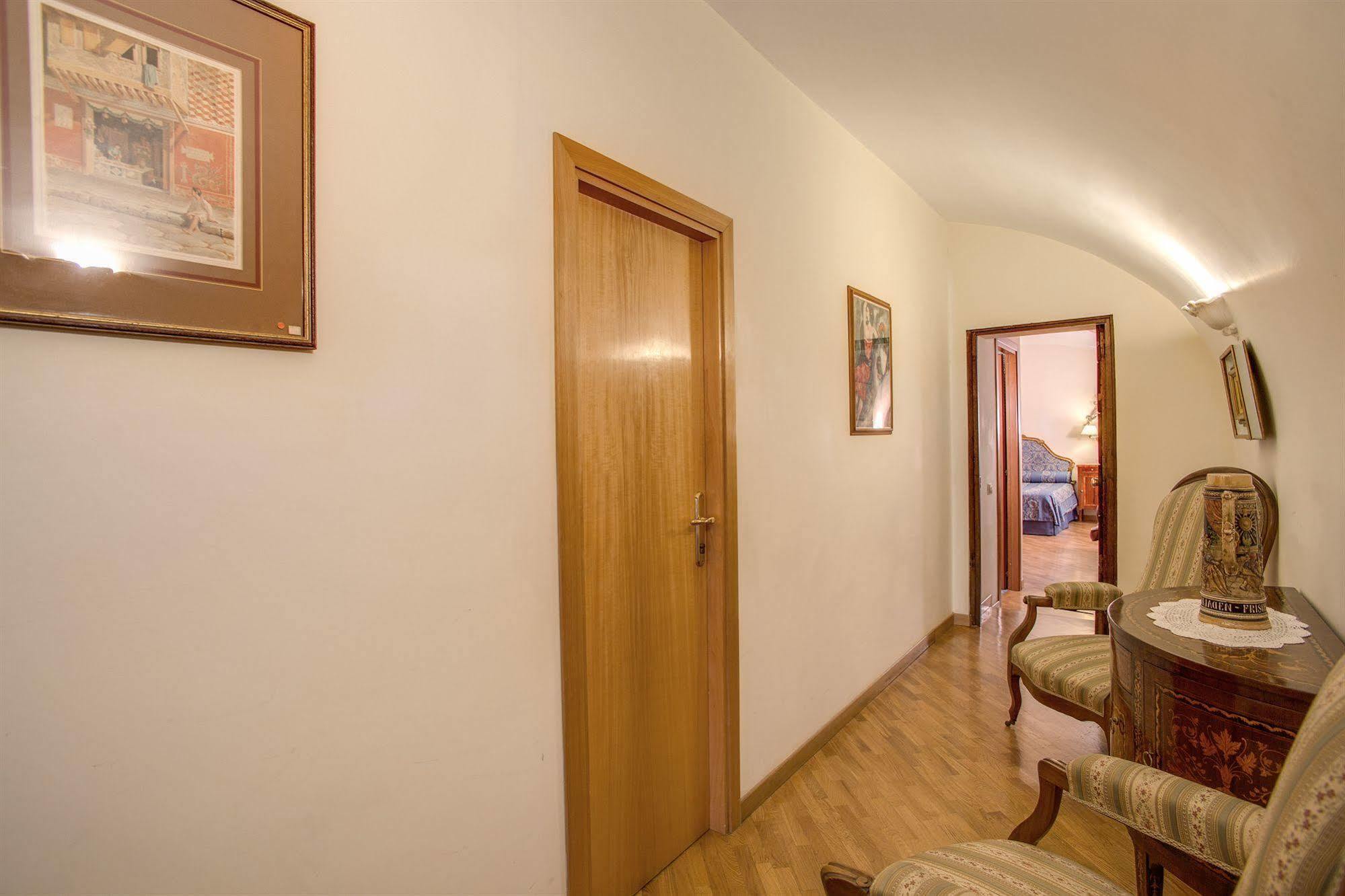 Navona Gallery Suites Rome Extérieur photo